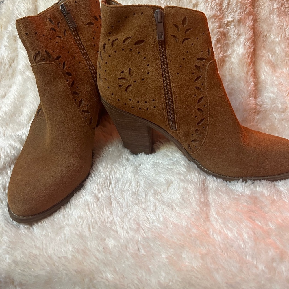 Ivanka Trump booties size 10
